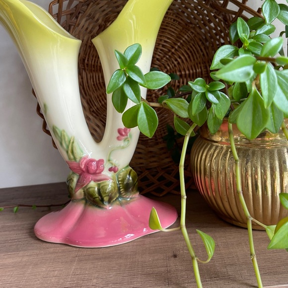 Hull pottery woodland double flower vase - Picture 6 of 12